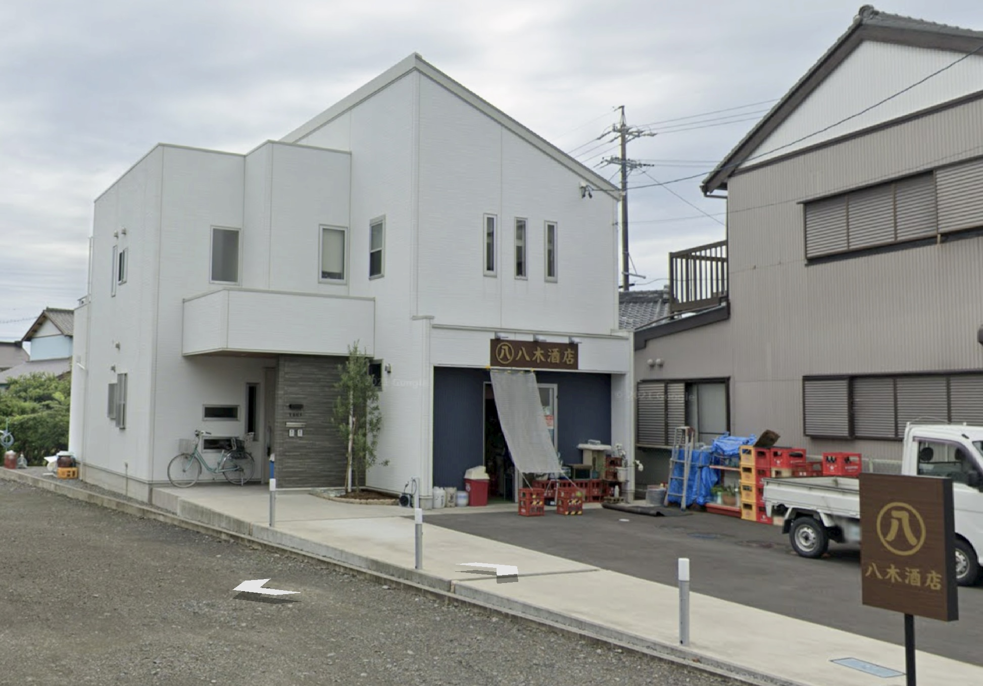 昔からご近所に愛されている居酒屋さん。そして老舗の酒屋さん。息子さんご夫婦との生活を愉しみに二世帯住宅を建築された。